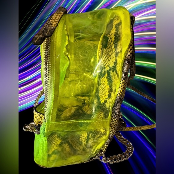 Victoria’s Secret Neon Green Vinyl & Snakeskin Pattern Backpack Bag w/Gold Chain - Picture 3 of 12